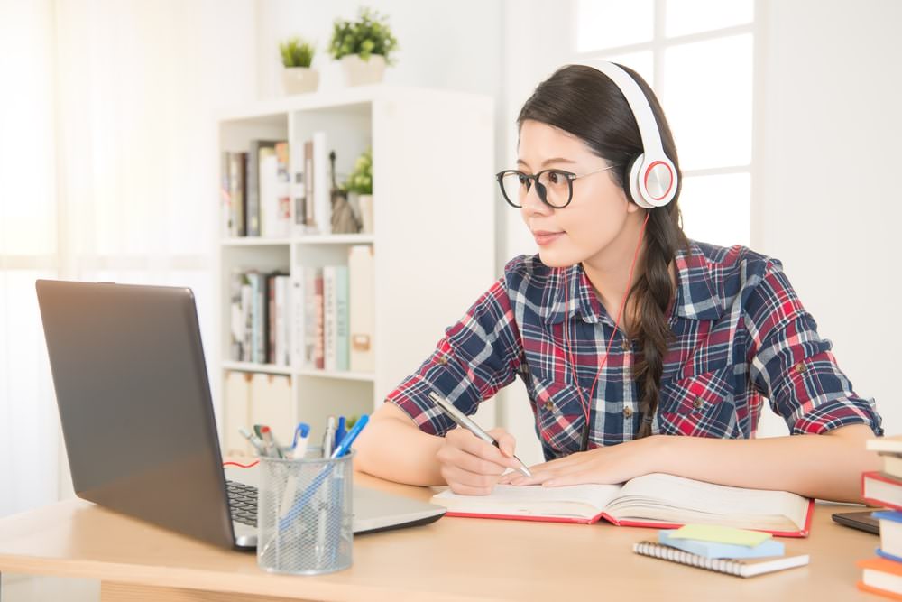 Learning languages online brings lots of benefits
